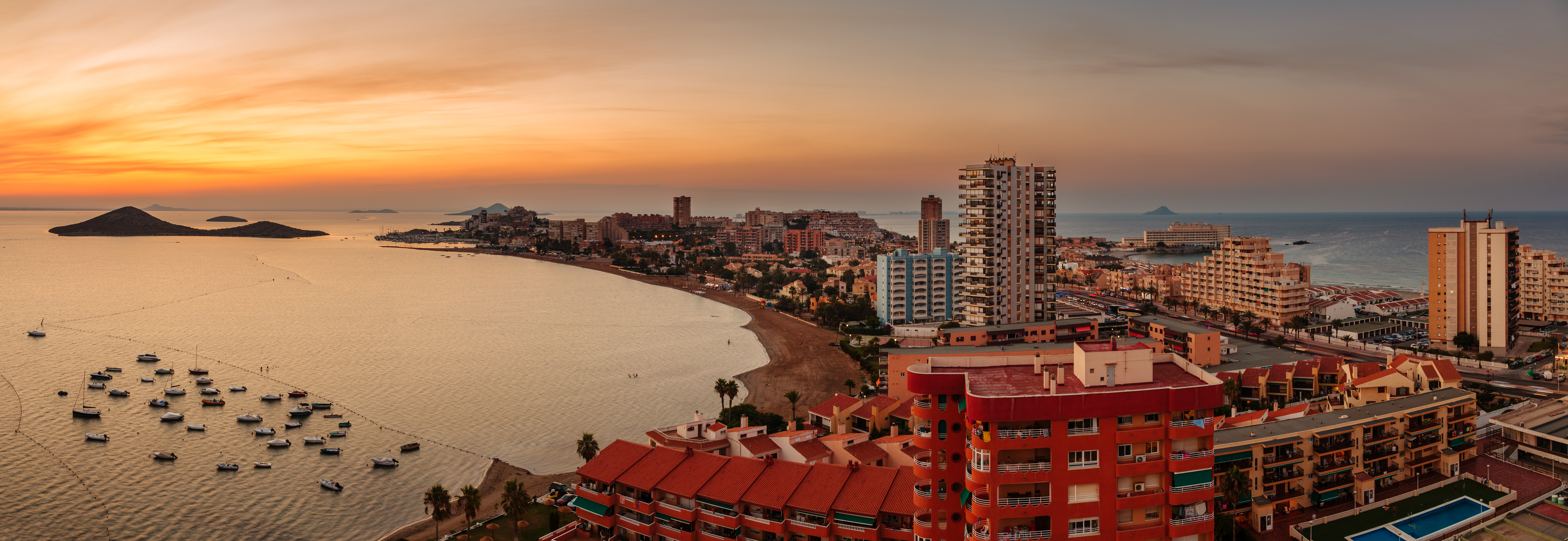 La Manga del Mar Menor skyline at sunset, with coastal apartments, boats and calm water along Murcia&rsquo;s coastline