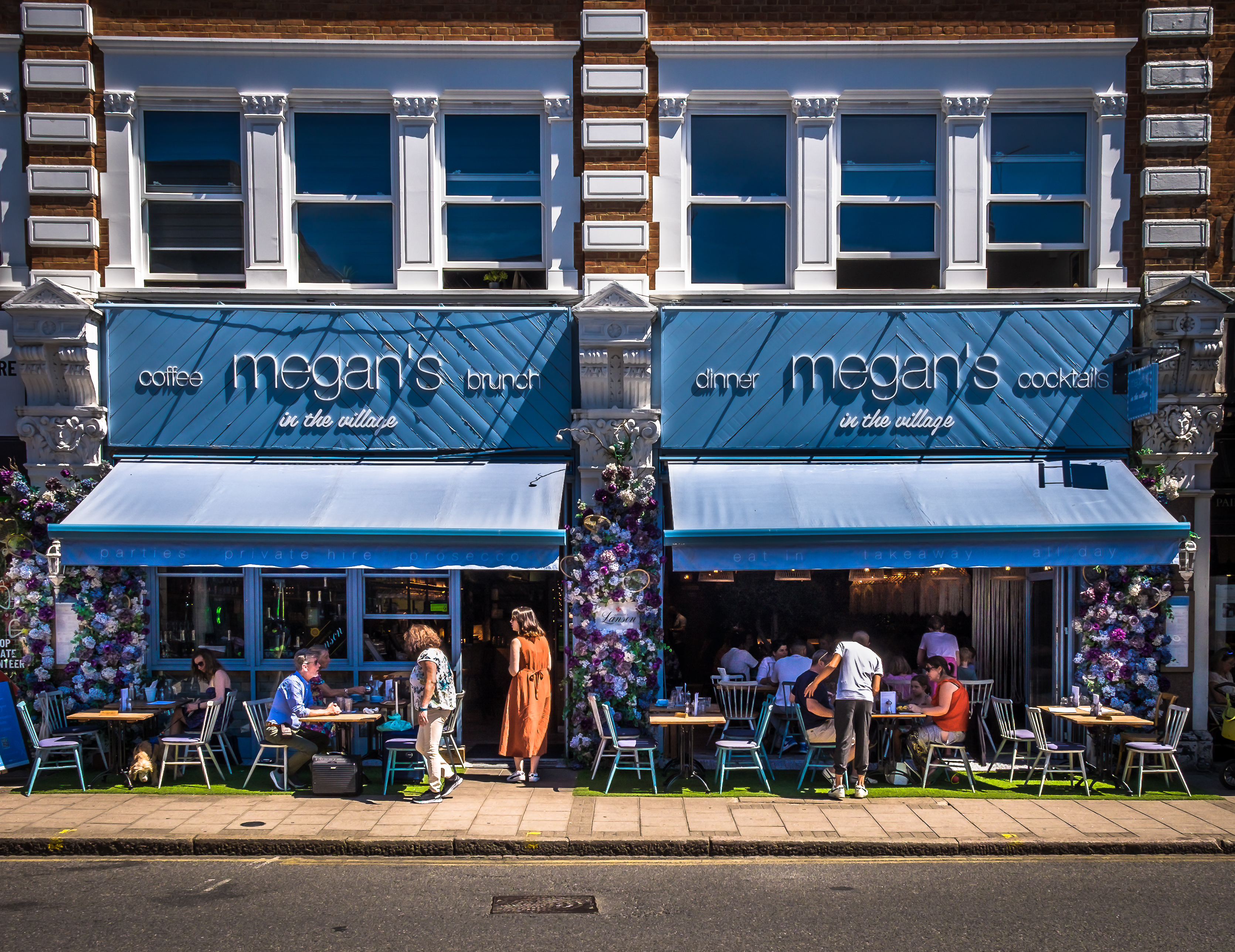 Café and restaurant terraces in Wimbledon Village, showing the area’s relaxed dining and neighbourhood atmosphere.