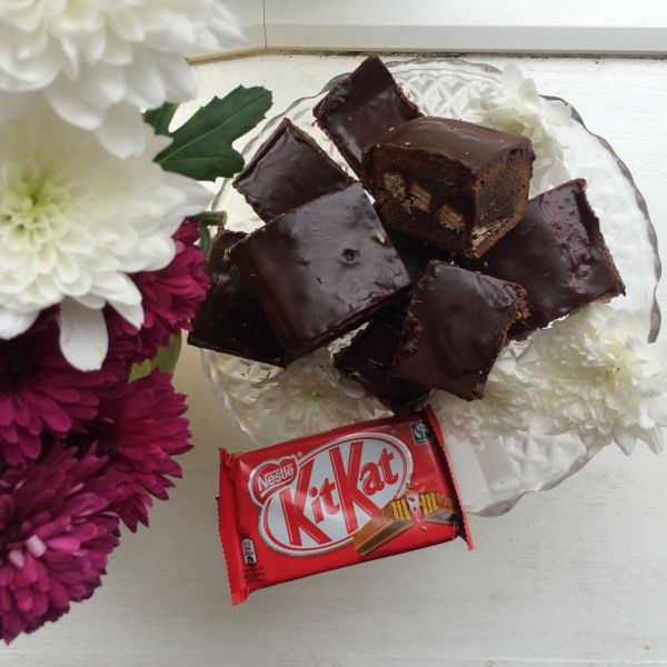 KitKat Brownies (Guest Post)